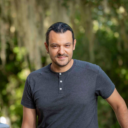 A headshot of Arthur Porto.