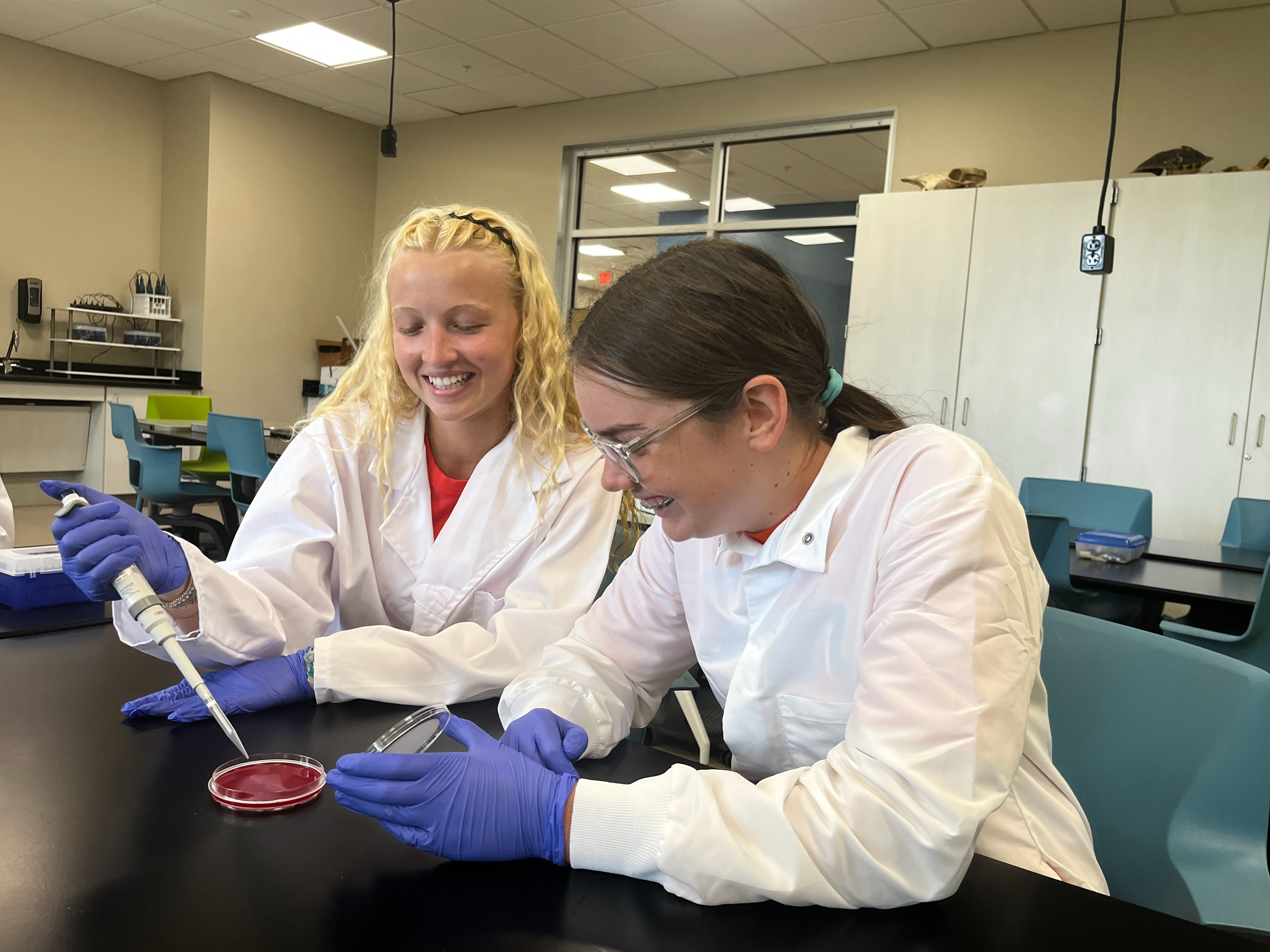 Emily Czyz (left) and Avery Sassner (right) connect classroom learning to real-world challenges like antibiotic resistance through the ninth-grade biology pilot program at P.K. Yonge Developmental Research School. Photo credit: Sanil Nadar, P.K. Yonge