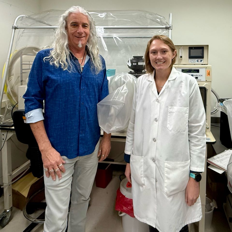 Christian Jobin, Ph.D., and Rachel Newsome, Ph.D in a laboratory